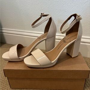 Chinese laundry tan heels